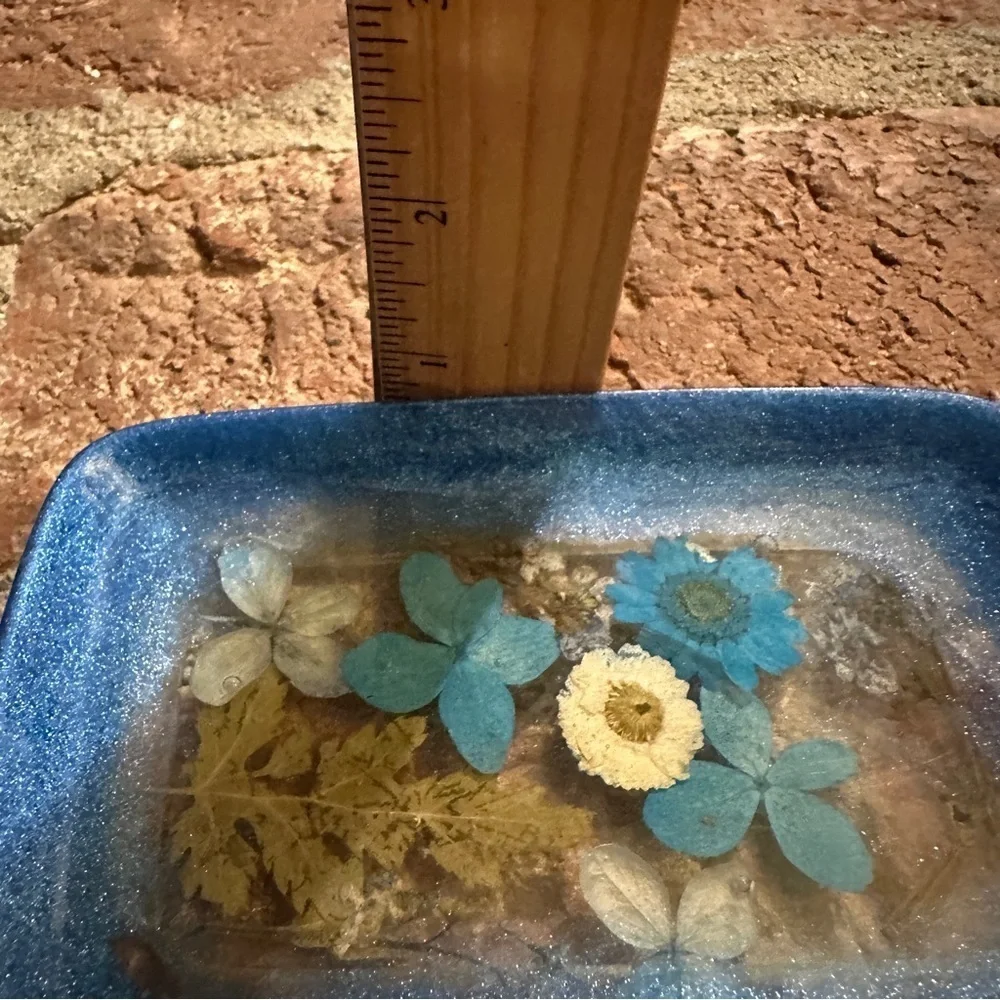 Vintage Blue Glittery Floral Dried Flowers Resin Lucite Soap Dish Trinket Decor